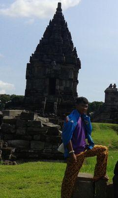 Orang goblok sulit dapet kerja,akhirnya usaha sendiri. ketika suscses org goblok memperkerjakan org pintar .. !!!