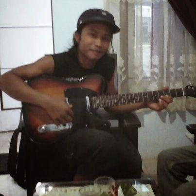 helmiarjuna96's profile picture. 