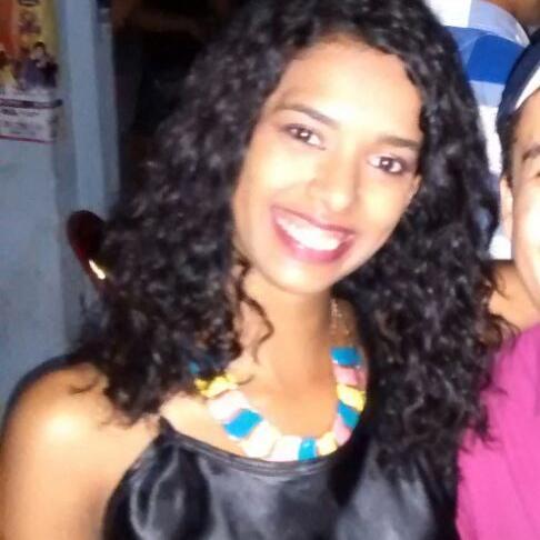 22anos,mineira, Educadora Física, ciumenta,cruzeirense fanática,namorando. Esqueça tudo o que aconteceu, vai ser feliz, vai.
