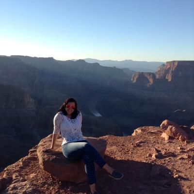 VENEZOLANA ORGULLOSISIMA, Lic. en Adm de Empresas, trabajadora, amante de la vida, porque la VIDA es bella.