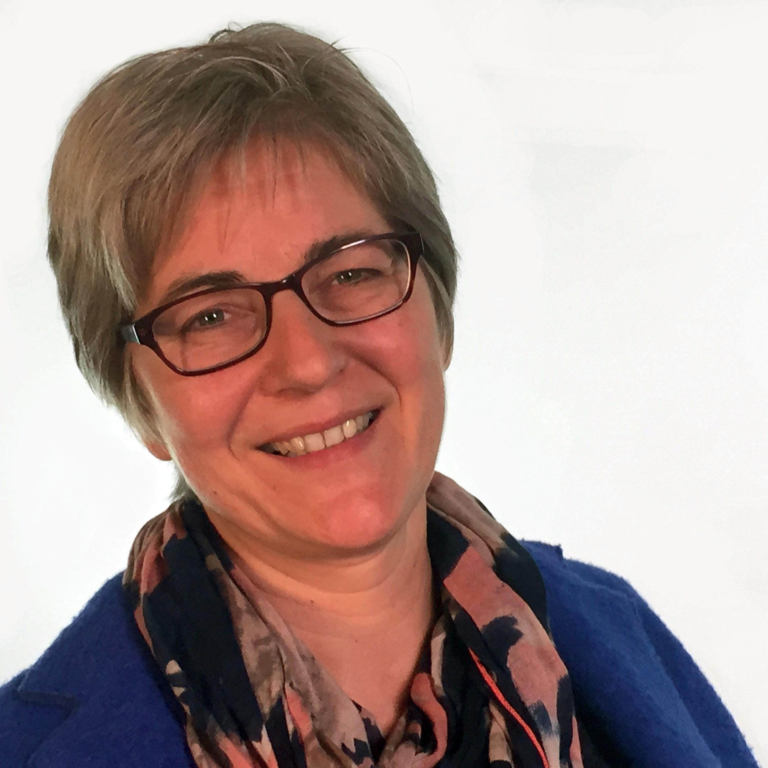 Secretaresse, administratief medewerkster, gedreven, kritisch, leergierig, betrouwbaar, moeder, adviseur. Op zoek naar een nieuwe baan..