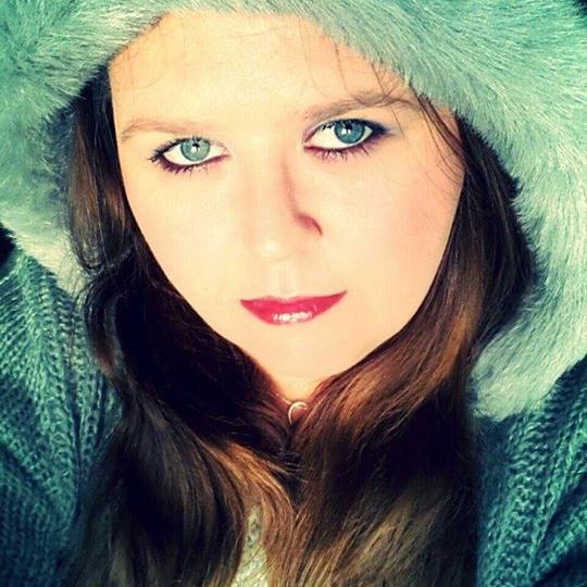Beauty blogger and Blue presenter for younique cosmetics. Home to the world famous 3d fiber mascara. Order through my website or message me x