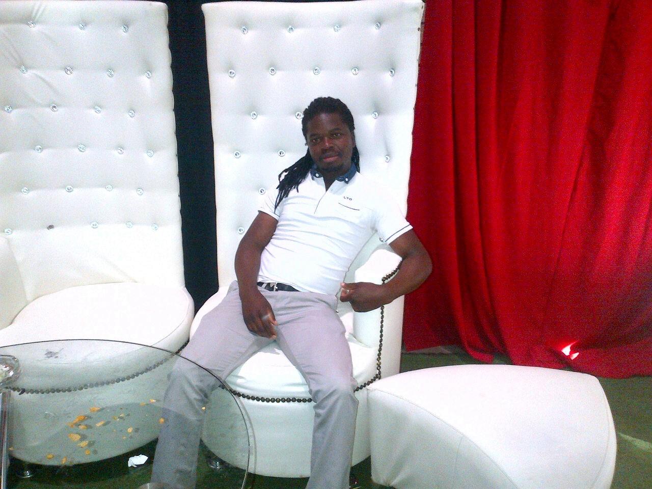 I'm gud guy,like to go out n hv funny wit frndz