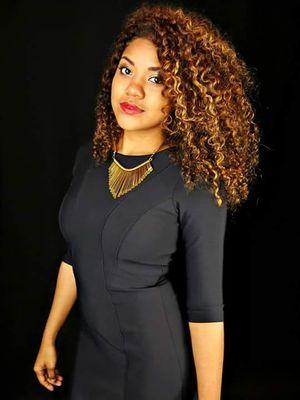 22, intensa, modelo e promotora, gosto de contas, graduando em Ciências Contabéis,sou/fui a MissSimpatiaAM2013, porém continuo simpática