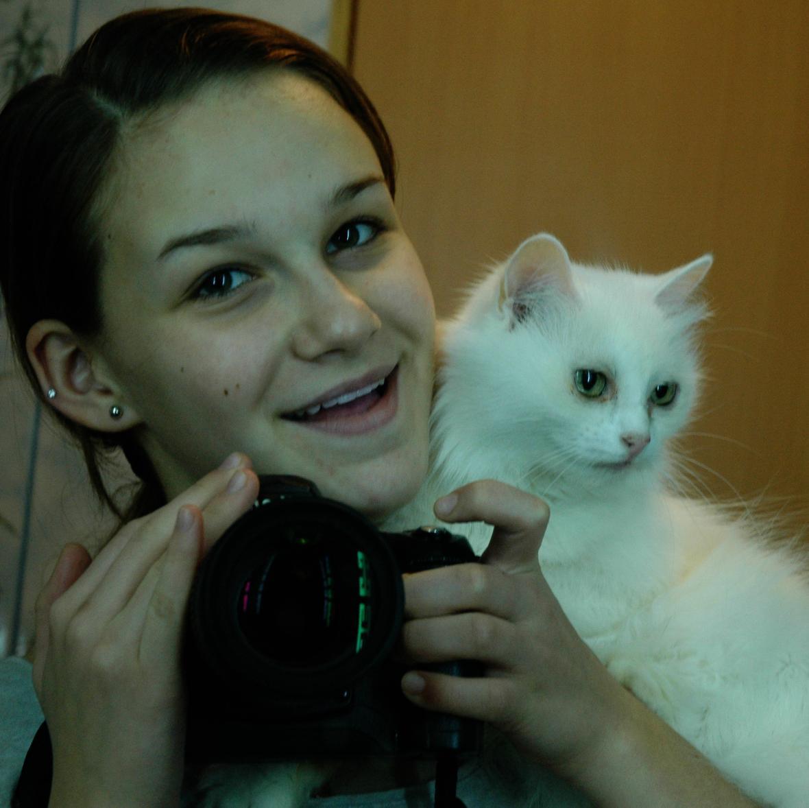 Hello!
I Sasha)
I'm from Ukraine
I like to eat ^^
And I love Postcrossing))