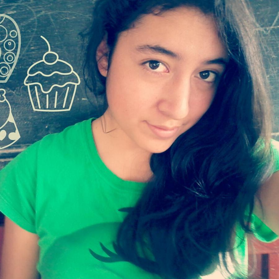 otaku, gamer, trollera, KAWAII, kpoper, loca pero divertida...amo la musica 3 y la comida :3