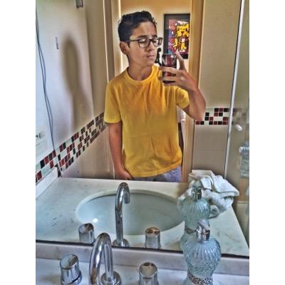 Ator, YouTuber, e apaixonado por Livros