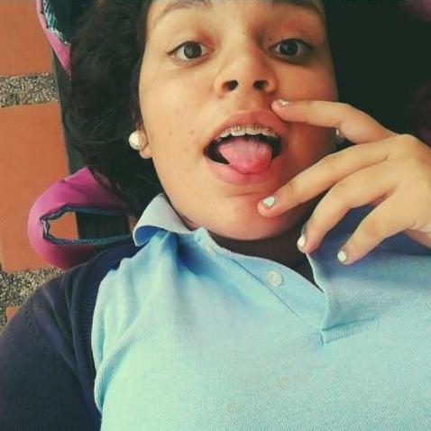 Muchos te pueden hacer Sonreír,
pero no cualquiera te puede hacer Feliz♥