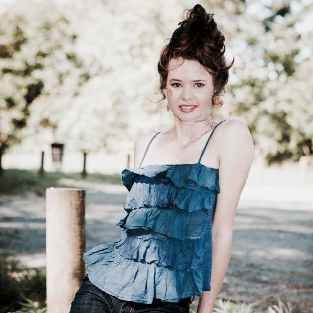 hey i'm Holly i love modelling, shopping and my friends and family mean the world to me :)