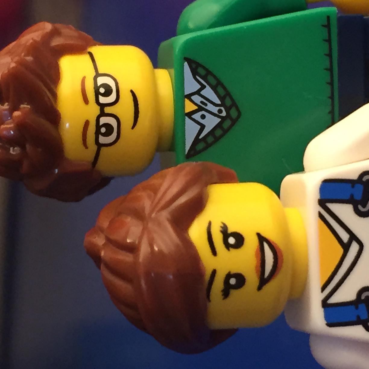 Suivez la vie totalement Lego de Zoé & Charlie.