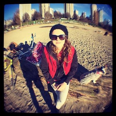 ashtrayv's profile picture. 🇨🇦