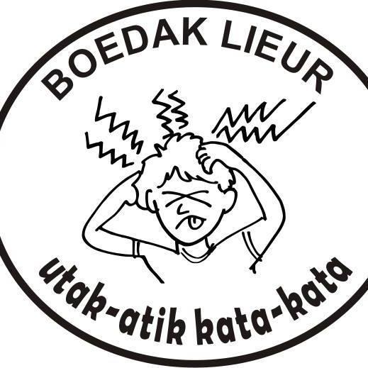 Jadilah mata air yg selalu mengalir bisa memberikan kesejukan.