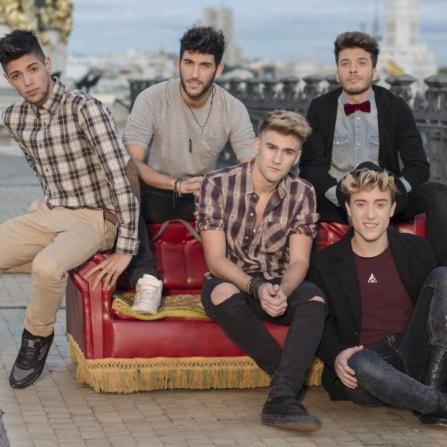 || Young hearts can dream ||                        Álvaro-Blas-Dani-David-Carlos {5 Estrellas Brillando}