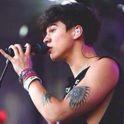 Daily tweets about Calum's butt and his rocking hot body. We know a thing or two about Calum's booty