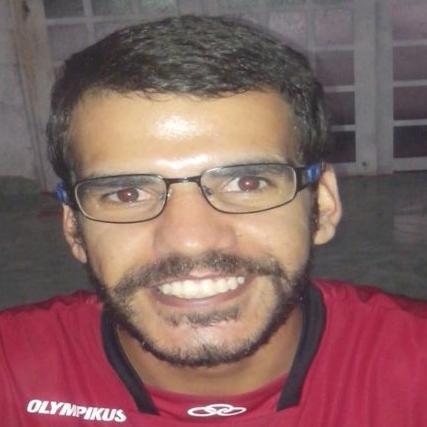 Servidor público, brasiliense, administrador, flamenguista fanático, libriano, enófilo, metido a comediante e aprendiz de cozinheiro.