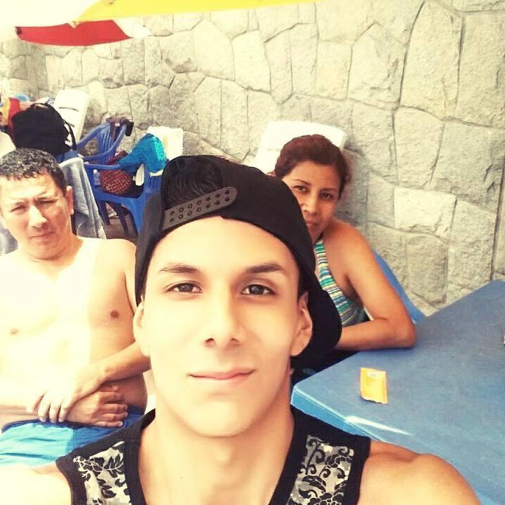 soy un chico divertido,bailarín , me gusta mucho los deportes extremos, y si tienes algún problema cuenta conmigo que siempre te ayudare
