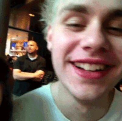 FOLLOW @MUKEATSIX PLS THANKS