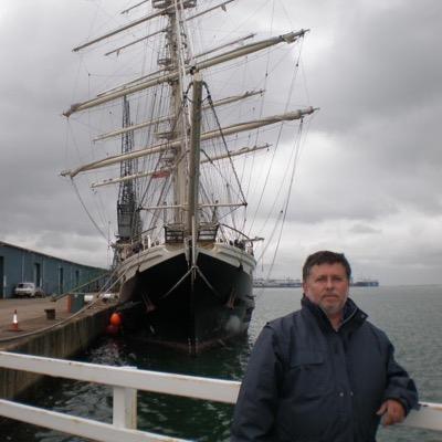 Camionero,viajar,leer,navegar,cine,musica,autocaravanear,ulm,informatica,senderismo,huerto urbano,motos,foto,vela,paseo en caballo,vuelo en planeador, cocina.