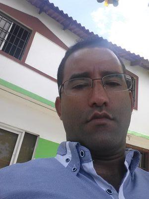 Padre de walnerys, charismel y omarlin, masters en finanzas  y enamorado siempre de mi madre siempre.