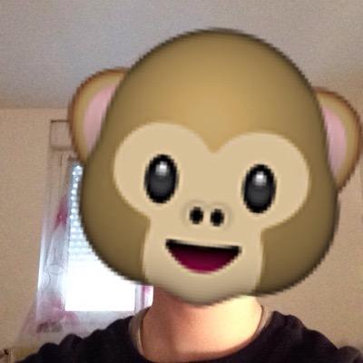 Hey ! Je suis un youtubeur, qui fait des podcast, des video fun des F.A.Q, des Ask et des Tag alors rejoin moi : Simba.