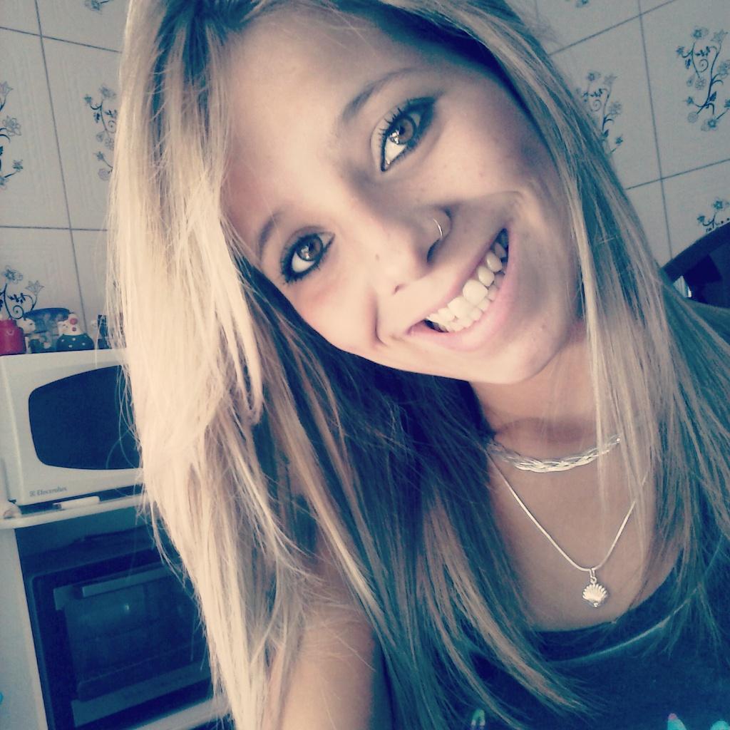 antes de falar que o mundo da voltas, tente ser menos rodada que ele. opps           Insta @AnnyNenysz
