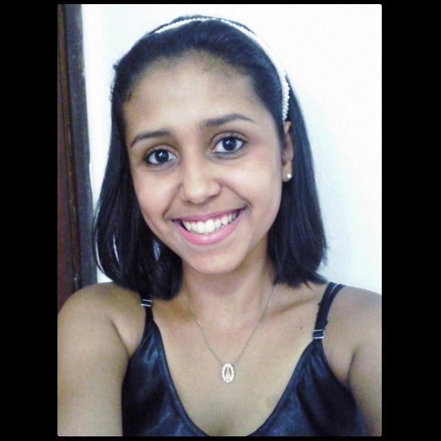 19, estagiária, estudante de Gestão Empresarial.