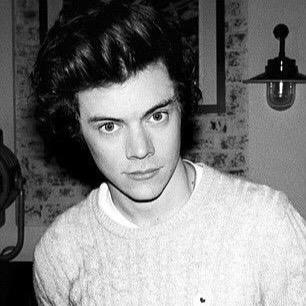 saved14891693's profile picture. hey so like can u follow @zarrypornn