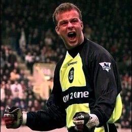 Former goalie, trying to be a manager. @mossfk1906