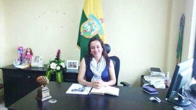 Mujer. Activista por los derechos de las mujeres. Presidenta del Gobierno parroquial Luz de América