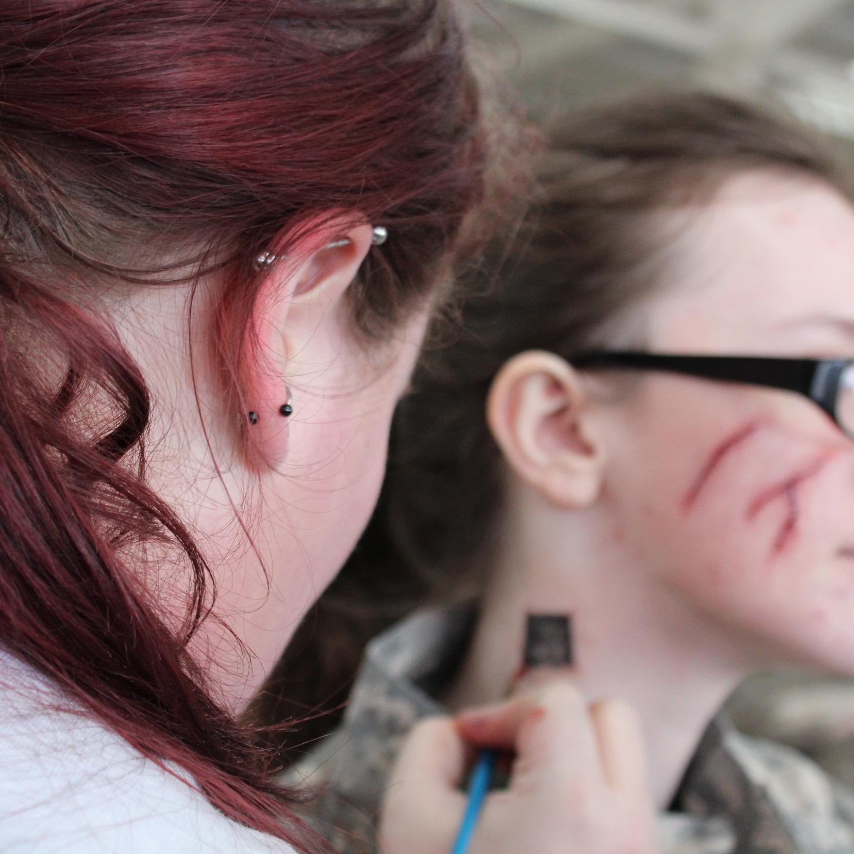 Fine artist turned SFX student. Sculptor, model maker and MUA.