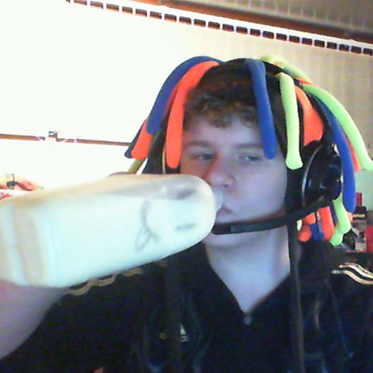 Hi my names alistair welcome to my twitter nothing strange to see here....