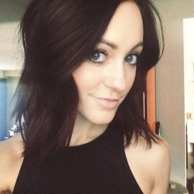 itsssarahbaby's profile picture. sarah smiles like sarah doesn't care, she lives in a world so unaware