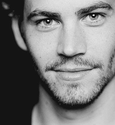 [AU] 28 years. Male!EmmaSwan. I'm the Savior. Me? A Prince? No, thanks. Storybrooke's sheriff. My relationships never work out. August. He's... cool.