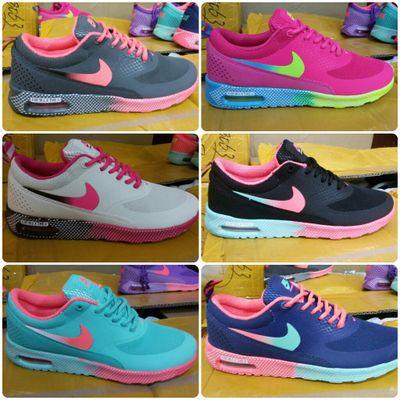 Tenemos Chándal y Sudaderas, Marca y color a tu gusto! Zapatillas de varias marcas.. Envíos a toda España!