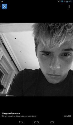 lol ur not brooklyn beckham /// sherlock is my life /// 90S KID