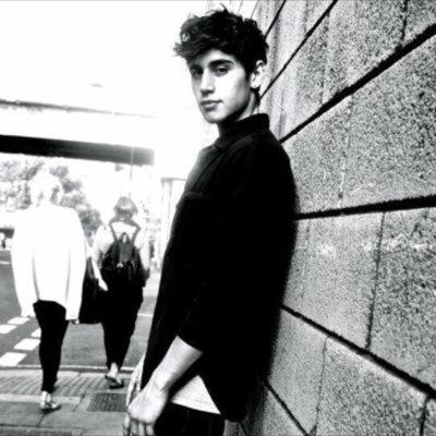 hey guys pls go follow @lube4jaimes thanks love you all!!