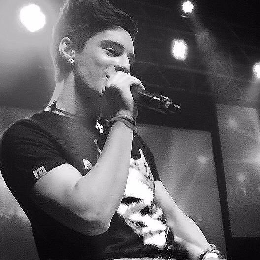 Drama, mentiras e lágrimas. Um brinde à adolescência. ∞ 

Twitter oficial : @vinigaldino_