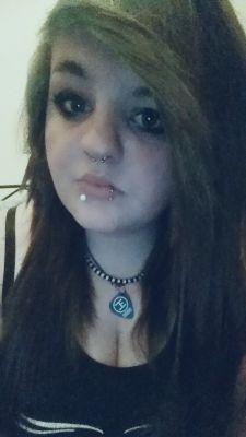 WesselsSabrina's profile picture. I love music and think it's great that everyone has his own music taste :-)  Papa Roach ♥ Forever in love * 0 * http://t.co/ucWyDIbWBc