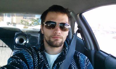 I am a happy father of three kids I'm 5'9 black hair hazel eyes 174 pounds I pretty much like doing a lot of things I like working on I love hanging out with my