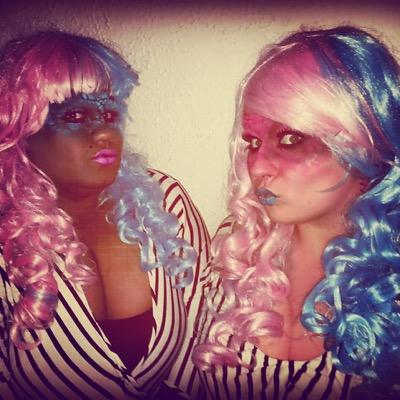 * Shaniqua & Shanene * Gorgeous & Fantabulous twin sisters, die met hondjes LouLou en FiFi de boel op stelten zetten * Let's have a Kiki h-h-Honey *