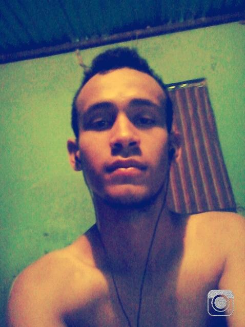 #ApoyaQueDeLoMasOscuro Sale La Luz Mas Brillante/URC'Crew\Rapper-Música Para El Callejón , Trabajando Con Las Uñas Para Quitar La Mugre , Gente Seria , Negro♥.