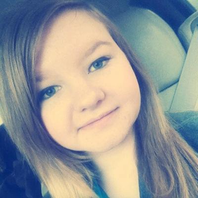 I'm Kristen:) I'm 15. I love to listen to music and I'm a bit of a nerd who spends her days reading