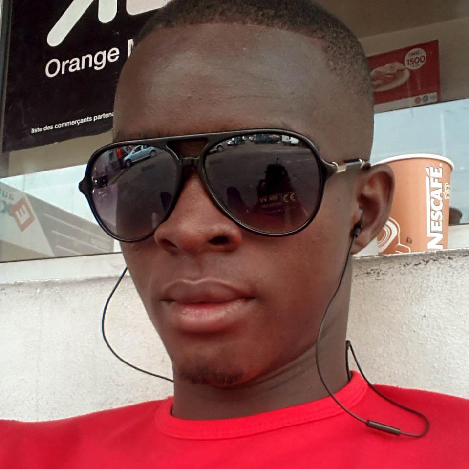 Jeune, sympath, cool, bref !!!!
a vous de voir.
