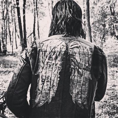 NOT gunna take a shower! Sometimes my ass itches. Trying to figure out who; Rick, carol or beth. (parody account)