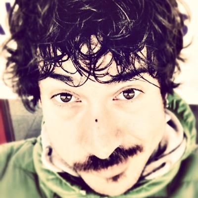 Pasión por la mochila los viajes y el deporte, operario farmaceutico