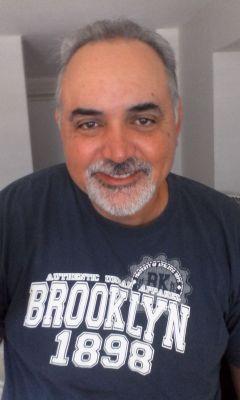 Venezolano. Defensor de la vida y la paz, Economista, Gerente, Master en Administración de Empresas,