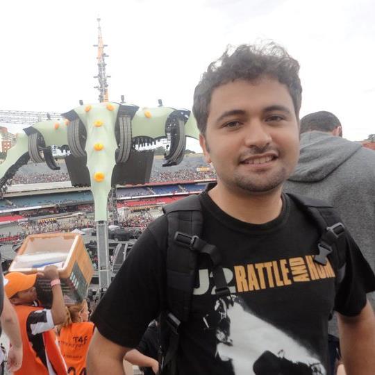 bacharelando em economia,amante do rock anos 80, vascaíno antenado, U2maníaco, brahmeiro e, modéstia a parte, baiano!