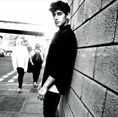 Free follow so can you guys please retweet this for me. thank you! https://t.co/X6uskVw4zc
