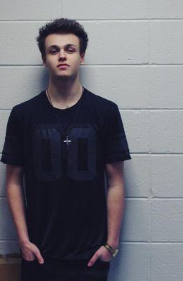 jonah makes me skwhvdhwjiajsjsjdh