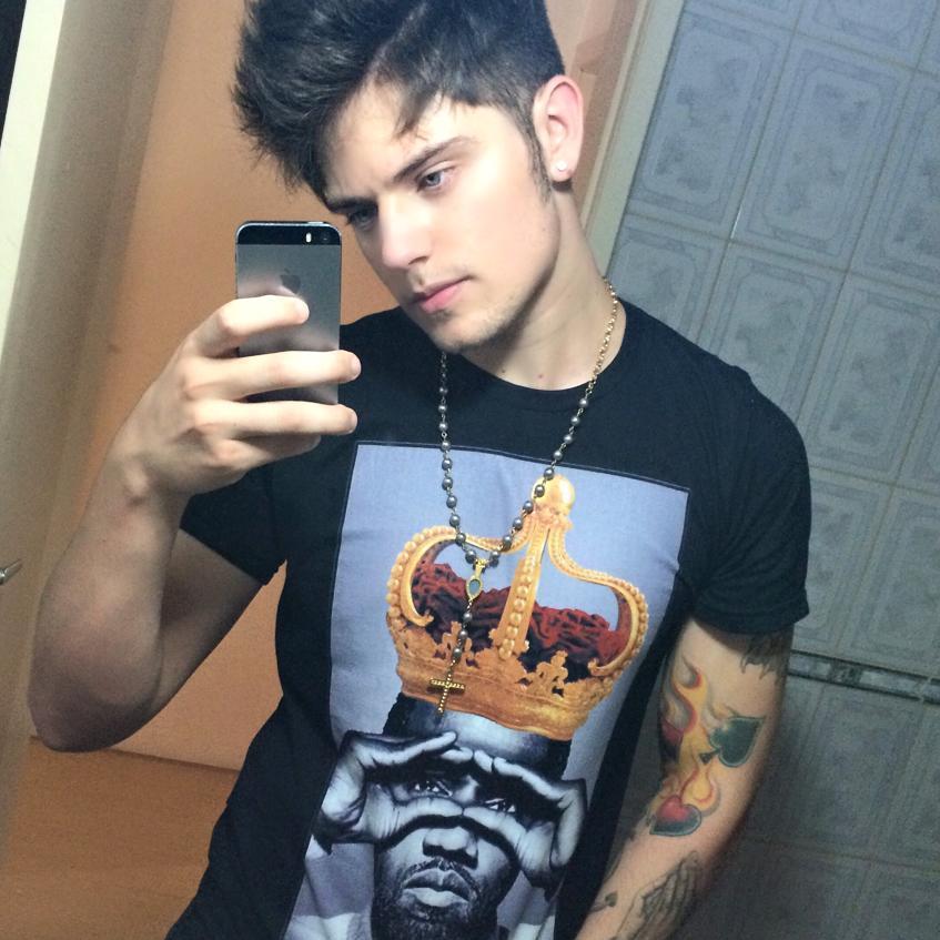 @CHRIS_LEAO A Saudade é chuva que não passa.. *Clarah Aguiar* (dona) Since:24/03/2013 ∞